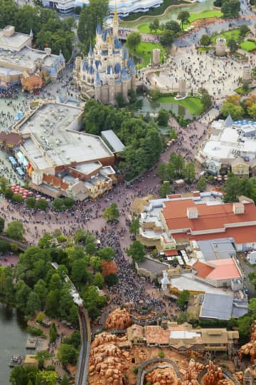オリエンタルランドが最高益 ディズニー開園40年で　画像１