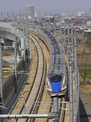 北陸12駅、3月人出12％増 新幹線延伸当日は2倍　画像１