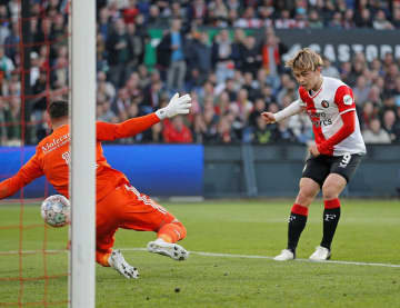 上田が2戦連続ゴール オランダ1部、PSV優勝　画像１