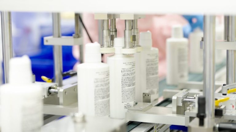 中小D2Cを直撃する「ナフサショック」 「サプライチェーンの多角化」で打開策を提供するベイコスメティックス | OVO [オーヴォ]